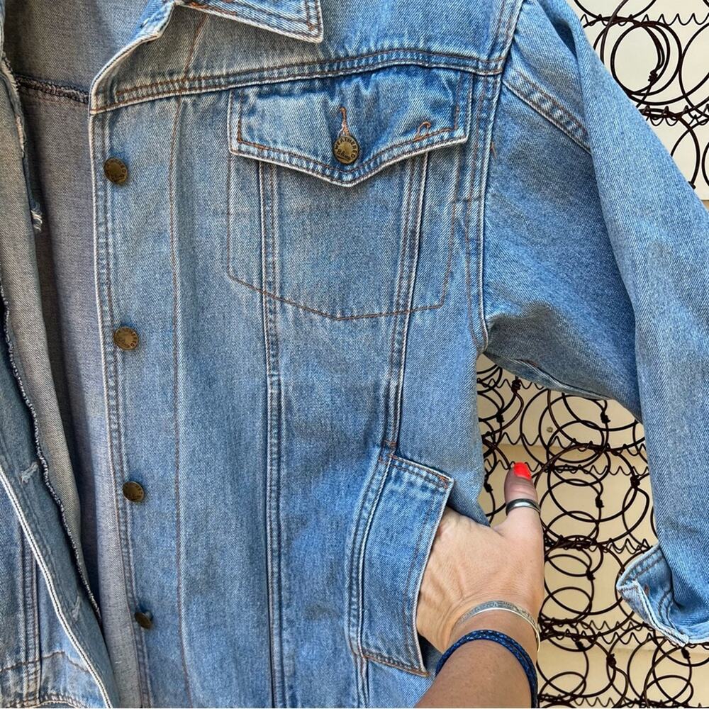 Vintage 90s Weathered Blues light wash oversize denim Jean trucker jacket SMALL - Picture 5 of 6